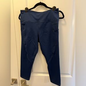 ZYIA Navy Pocket Light n Tight Hi Rise Capri Legging Size 12, EUC,  20”